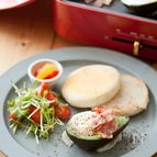 ホットプレートで！『アボカドエッグボートのベーコンのせ』