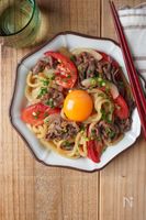 煮込まず簡単！＼すき焼き風トマトうどん／