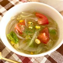 ささっと簡単*レタスと玉ねぎたっぷりのコンソメスープ
