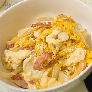 kiwiの作ってみた!投稿(5分で作るフライパンごはん！豆腐たまご丼)
