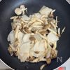 地味だけど旨い！【大根ときのこの海苔バター炒め】おつまみにもの工程2