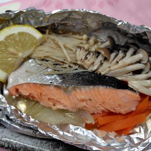 コスモスの作ってみた!投稿(【鮭ときのこのホイル焼き】フライパンで♬包んで蒸すだけ！)