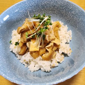 ナムディの作ってみた!投稿(包まないから簡単時短！いなり寿司みたいな稲荷丼ぶり)