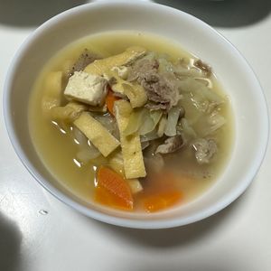 しんやの作ってみた!投稿(春キャベツたっぷり♡豚こまで柔らか豚汁)