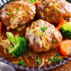 【まるでお店の味♡】家族が喜ぶチーズカレーの肉汁ハンバーグ