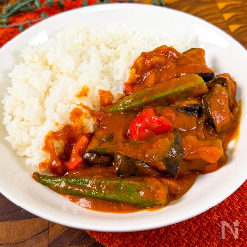 やる気1%で夏野菜無水レンチンカレー