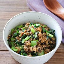 ごはんのお供に!『鯖缶と小松菜のそぼろ』