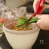 【レンチン★】人参とニラのやみつきナムルの工程1