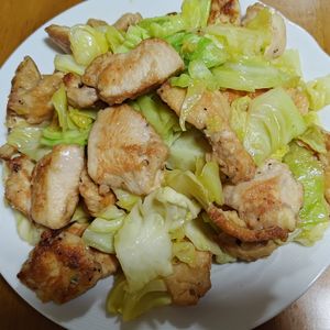 9Sの作ってみた!投稿(ワンパン10分！【鶏むね肉とキャベツの旨塩炒め】胡麻油香る♩)
