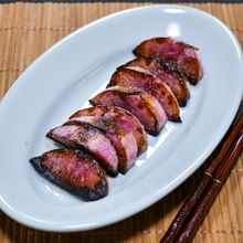 蕪をシンプルに味わう「紫蕪のオリーブオイル塩焼き」