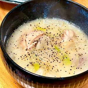 michuの作ってみた!投稿(【鶏もも肉で天才的に旨い！参鶏湯風スープ】旨みが凝縮！！)