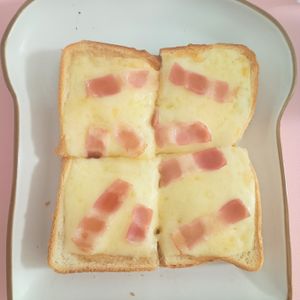 milkの作ってみた!投稿(メープルとろけるチーズベーコンパン)