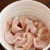 【柔らかくジューシー!】鶏むね肉の甘辛ごまだれ炒めの工程1