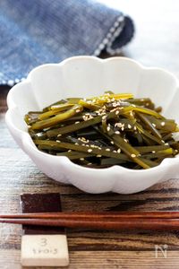 出汁を取ったあとの昆布で作る、甘辛佃煮