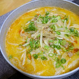 ヴェルの作ってみた!投稿(【もやしの旨辛担々うどん】汁までおいしい♡１０分うどん！)