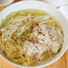 【エビ餃子塩ラーメン】冷凍餃子活用で簡単おうちラーメン♪