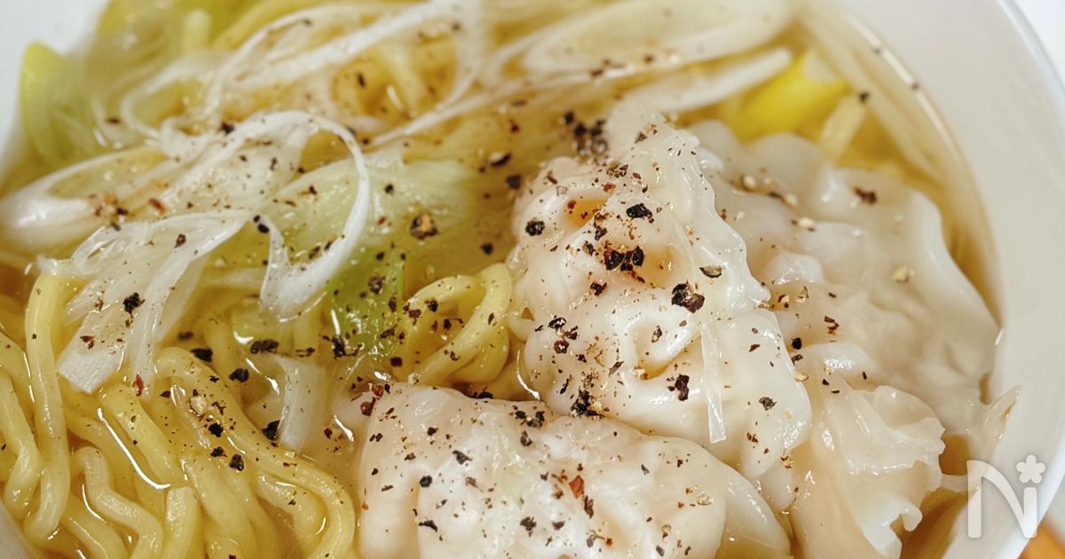 【エビ餃子塩ラーメン】冷凍餃子活用で簡単おうちラーメン♪