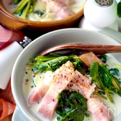 【牛乳だけで作る】ほうれん草とベーコンのアツアツミルクスープ