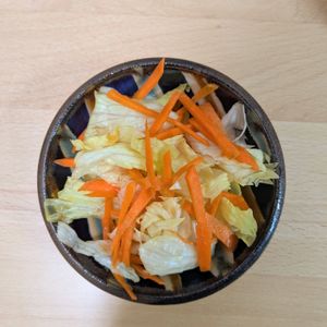 ゆいの作ってみた!投稿(【レタスとにんじんのサラダ】簡単ドレッシングでシンプルに♪)