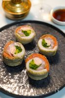 スーパーの刺身盛りがオシャレおつまみに♪『刺身の三色巻き』