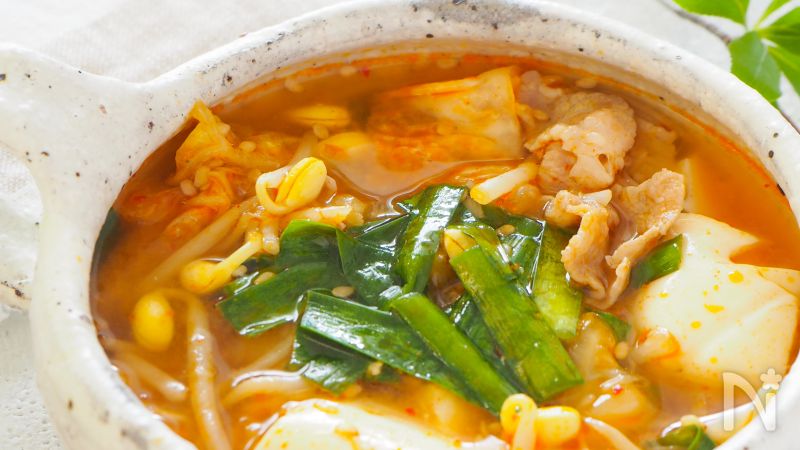 夏こそ食べたい 旨辛 豚肉ともやしと豆腐のキムチスープ By ホワイティ もも レシピサイト Nadia ナディア プロの料理家のおいしいレシピ
