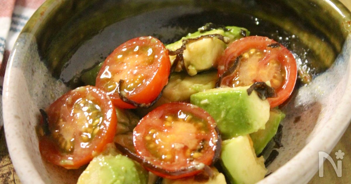 切って和えるだけ！ミニトマトとアボカドの塩昆布和え