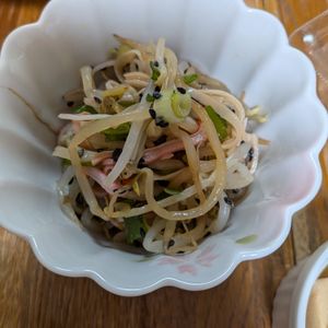 れいかの作ってみた!投稿(抱えて食べたい♪【もやしとかにかまのナムル】包丁不要！)