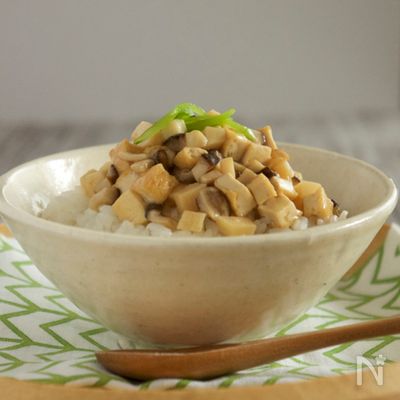 きのこと厚揚げのそぼろあんかけご飯
