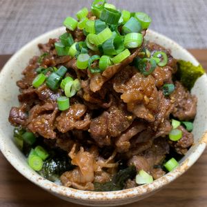 楽ラク手抜キッチン🐶🐾の作ってみた!投稿(【スーパーの牛肉が格段に美味しくなる】簡単絶品な焼き肉丼)