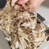 レンチン3分でやみつき!【きのこの大葉醤油漬け】の工程1