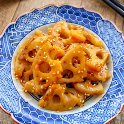 簡単なのに美味しすぎ！蓮根のピリ辛麺つゆ炒め♩箸休めにも◎