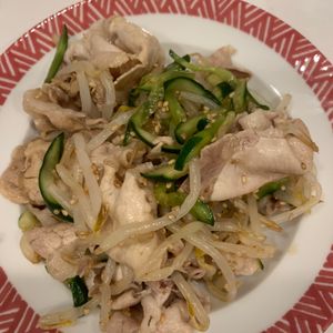 じんじゃーの作ってみた!投稿(しっとり茹で豚♡【もやしときゅうりのサラダ豚しゃぶ】)