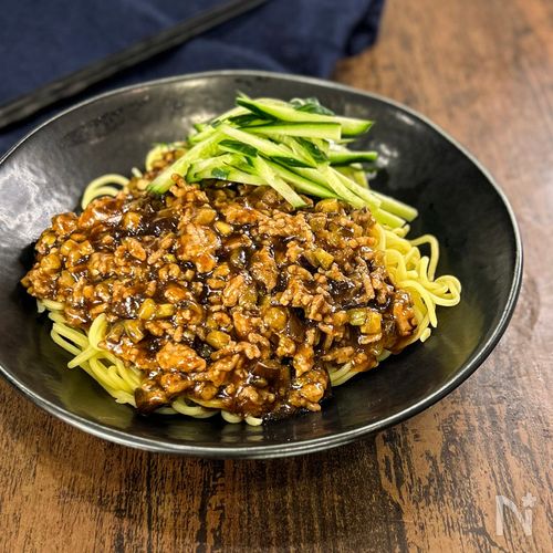 【なすジャージャー麺】手軽にガツンと焼きそばアレンジ!