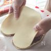 ねじるだけで簡単♡ハートチョコパイの工程2
