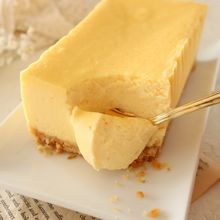 形を保ってるのが不思議なくらいクリーミーなチーズケーキ