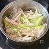 ごま油香る♪長ねぎとニラとえのきの豆乳味噌スープの工程1