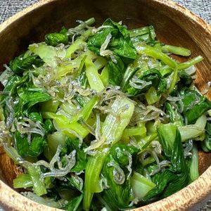 楽ラク手抜キッチン🐶🐾の作ってみた!投稿(青梗菜とカリカリちりめんじゃこの中華サラダ)