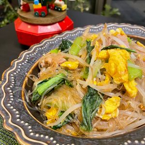みっさキッチンの作ってみた!投稿(【豚ニラ卵と春雨のオイスター炒め】調味料3つ♪春雨戻し不要◎)