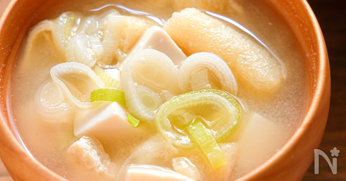 【豆腐と長ねぎと油揚げのお味噌汁】サッと煮るだけ♪