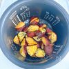 炊飯器でほったらかし！甘じょっぱさがクセになるさつまいも煮の工程3