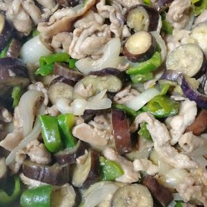 ハムハム父さんの作ってみた!投稿(【豚なすピーマンの味噌炒め】ご飯泥棒な簡単おかず!!)