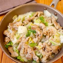 ワンパン10分！【豚こま肉と白菜の旨塩炒め】胡麻油香る♩