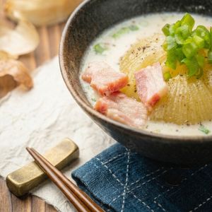ミッチーの作ってみた!投稿(衝撃的に美味しい《新玉丸ごと♡豆乳和風スープ》)