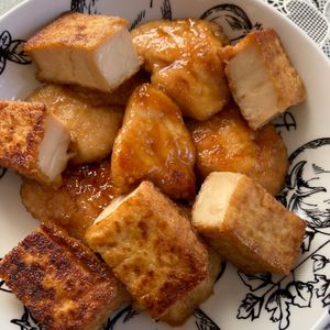 万福の作ってみた!投稿(ワンパン10分！【鶏むね肉と厚揚げの甘酢炒め】ご飯すすむ♩)