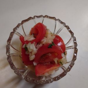 海の作ってみた!投稿(味付けシンプル。一番美味しいトマトレシピ「王道トマトサラダ」)