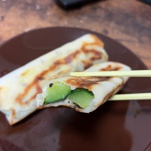 auqaの作ってみた!投稿(新時代の食べ方？！「きゅうりのペッパーチーズ春巻き」)