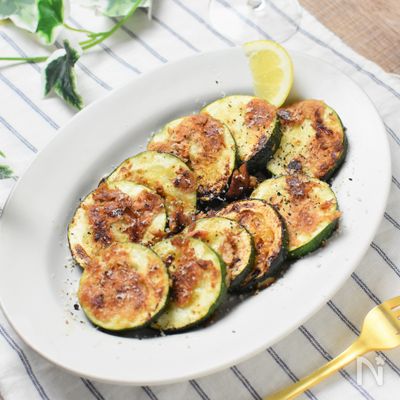 こんがりジューシーうま味がぎゅっ！ズッキーニのツナ焼き＊