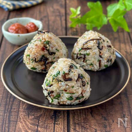 【我が家の最強おにぎり】 家にある材料でパパッと混ぜるだけ。
