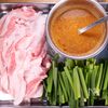 行列の定食屋さんの🍚豚バラもやしの濃厚担々ごまだれ炒め🤩の工程1