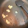 花びら茸とえびのコク旨ワンパンパスタの工程1